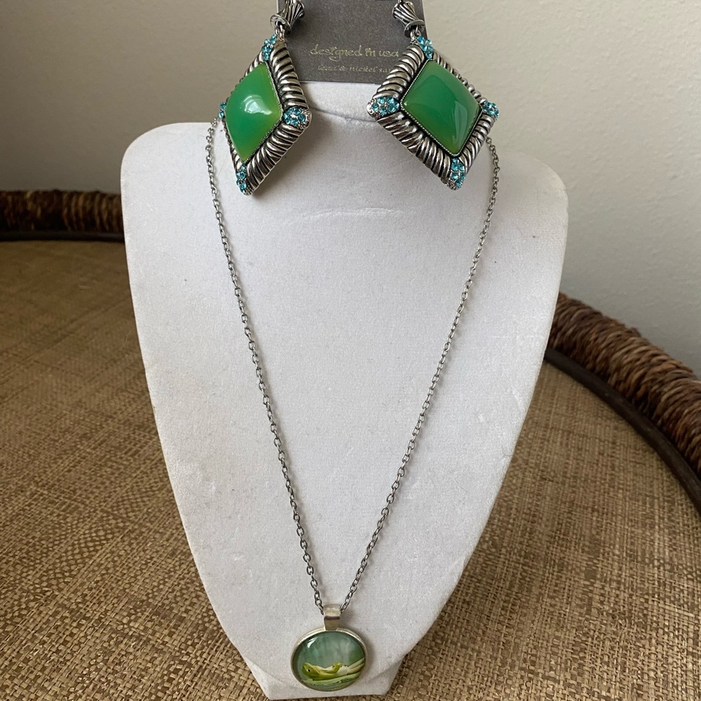 Silvertone and Green Jewelry Set